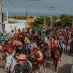 Cavalgada da Independência arrecada 150 kg de alimentos para a ONG Mãe da Terra em Monte Gordo