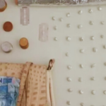 Mulher denunciada por tráfico é presa com 76 pedras de crack próximo a lava jato no bairro Gleba C